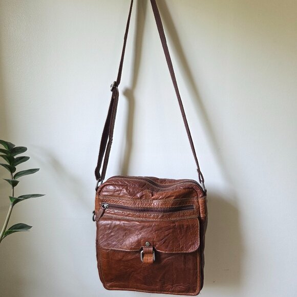 VINTAGE GENUINE LEATHER BROWN SLING BAG MEDIUM - Picture 1 of 16